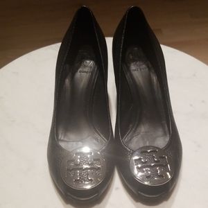 Tory Burch chelsea Peep toe wedge black 8.5